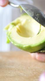 https://www.maggi.mk/sites/default/files/styles/search_result_153_272/public/article_images/SEM_How_to%20make_avocado_ripe_faster.JPG?itok=7lyZzbVt